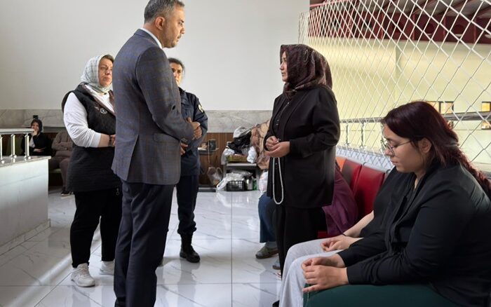 Başkan Hanifi Toptaş, okul saldırısında yaralanan öğrenciler ve ailelerini ziyaret etti.