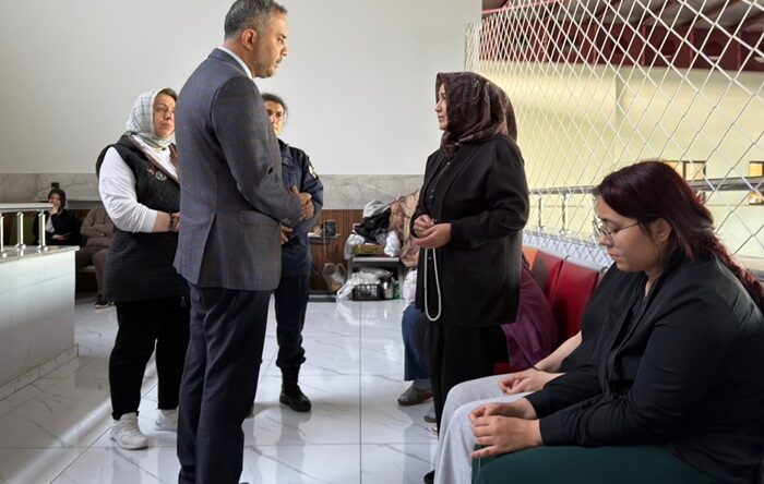 Başkan Hanifi Toptaş, okul saldırısında yaralanan öğrenciler ve ailelerini ziyaret etti.