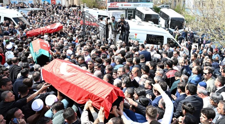 Kahramanmaraş’ta Hayatını Kaybeden Öğrenciler Son Yolculuğuna Uğurlandı.
