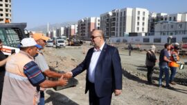 BAŞKAN AKPINAR DOĞUKENT MAHALLESİNDE DEVAM EDEN ÇALIŞMALARI YERİNDE İNCELEDİ.