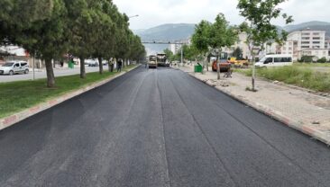 Büyükşehir, Ahır Dağı Caddesi’nde Asfalt Serimine Başladı.