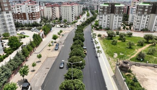 Büyükşehir, Ahır Dağı Caddesi’nde Asfalt Mesaisini Sürdürüyor.