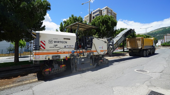Büyükşehir, Ahır Dağı Caddesi’ni Asfalta Hazırlıyor.