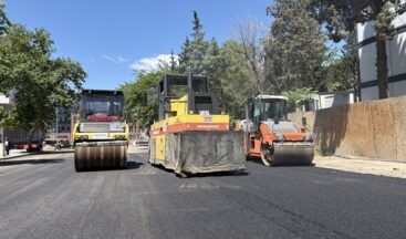 Büyükşehir, Cahit Zarifoğlu Caddesi’nde Asfalt Serimine Başladı.
