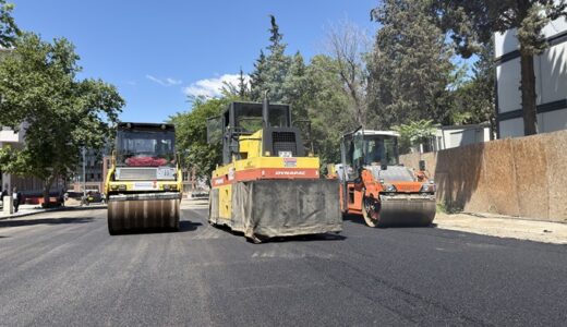 Büyükşehir, Cahit Zarifoğlu Caddesi’nde Asfalt Serimine Başladı.