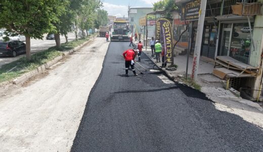 Büyükşehir, Dulkadiroğlu’nda Şeyh Şamil ve Vezir Hoca Bulvarlarını Sıcak Asfaltla Buluşturuyor.