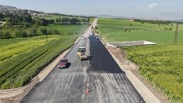 Elmalar – Çokyaşar Yolu Sıcak Asfalt ile Kaplanıyor.