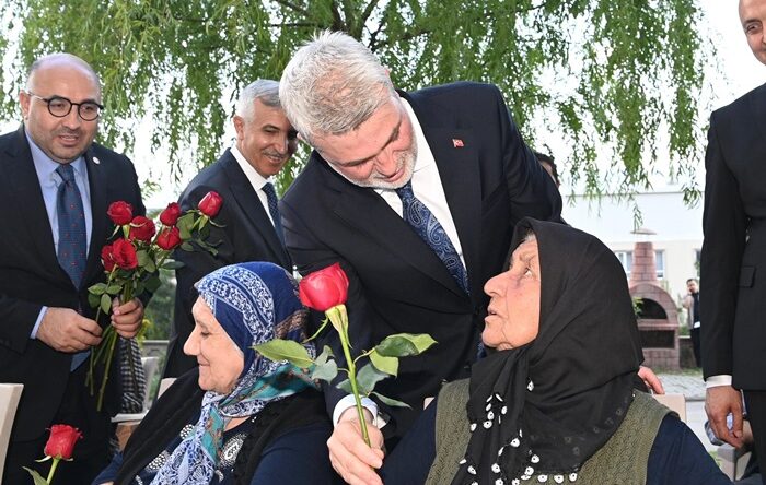 Bayram Coşkusu Şehrin Ulu Çınarlarıyla Paylaşıldı.