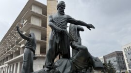 Kıbrıs Meydanı’ndaki Anıt Yeniden Ait Olduğu Yerde.
