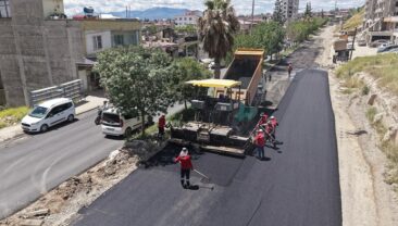 Büyükşehir, Doğukent Yolunda Asfalt Mesaisini Sürdürüyor.