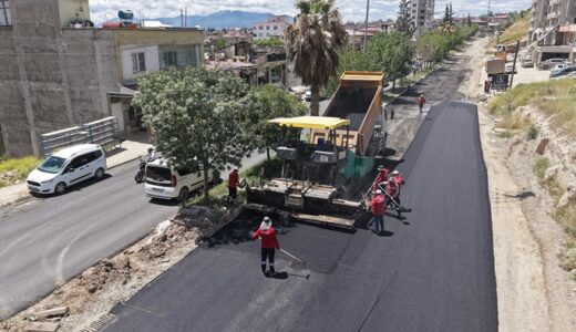 Büyükşehir, Doğukent Yolunda Asfalt Mesaisini Sürdürüyor.