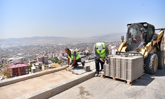 BALLICA MAHALLESİ’NDE KİLİT PARKE KALDIRIM VE MERDİVEN ÇALIŞMALARI TAMAMLANDI.