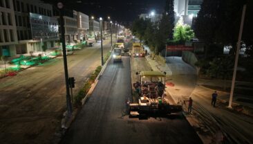 Büyükşehir’den Azerbaycan Bulvarı’nda Gece Asfalt Mesaisi.