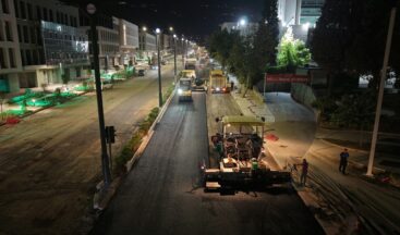 Büyükşehir’den Azerbaycan Bulvarı’nda Gece Asfalt Mesaisi.
