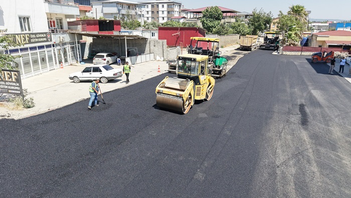 Büyükşehir, Dulkadiroğlu’nda Asfalt Mesaisini Kesintisiz Sürdürüyor.