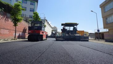 Büyükşehir, Dulkadiroğlu Gazneliler Caddesi’nde Asfalt Mesaisine Başladı.