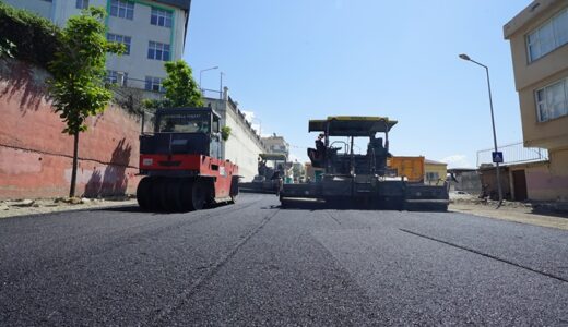 Büyükşehir, Dulkadiroğlu Gazneliler Caddesi’nde Asfalt Mesaisine Başladı.