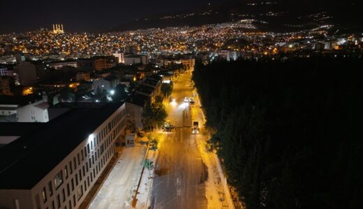 Büyükşehir’den Girne Caddesi’nde Gece Asfalt Mesaisi.