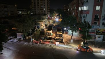 Büyükşehir, Asfalt Mesaisini Gece Gündüz Kesintisiz Sürdürüyor.