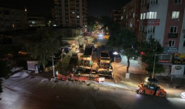Büyükşehir, Asfalt Mesaisini Gece Gündüz Kesintisiz Sürdürüyor.