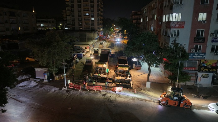 Büyükşehir, Asfalt Mesaisini Gece Gündüz Kesintisiz Sürdürüyor.