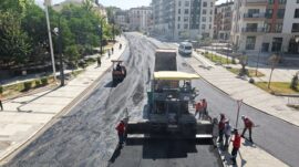 Büyükşehir, Zübeyde Hanım’da İkinci Etaba Başladı; Son Kat Asfalt Seriliyor.