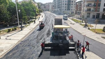 Büyükşehir, Zübeyde Hanım’da İkinci Etaba Başladı; Son Kat Asfalt Seriliyor.