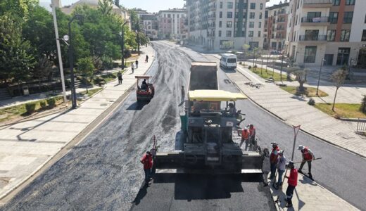 Büyükşehir, Zübeyde Hanım’da İkinci Etaba Başladı; Son Kat Asfalt Seriliyor.