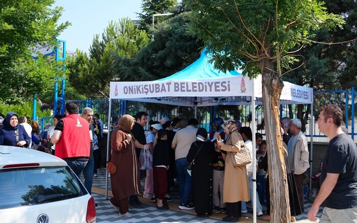 Onikişubat Belediyesi, LGS’ye giren öğrencilerin ve ailelerinin sınav heyecanına ortak oldu.