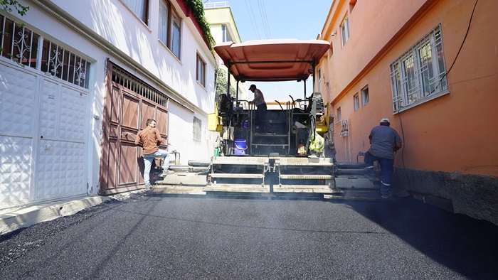 Büyükşehir, Dulkadiroğlu’nda Sokak Sokak Asfalt Mesaisini Sürdürüyor.