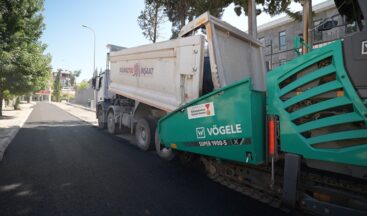 Büyükşehir, Dulkadiroğlu Bahçelievler’de Asfalt Mesaisine Başladı.
