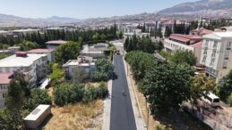 Büyükşehir’in Dulkadiroğlu Bahçelievler’de Asfalt Mesaisi Kesintisiz Sürüyor.