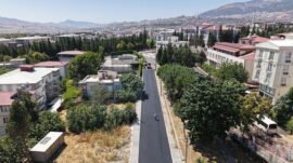 Büyükşehir’in Dulkadiroğlu Bahçelievler’de Asfalt Mesaisi Kesintisiz Sürüyor.