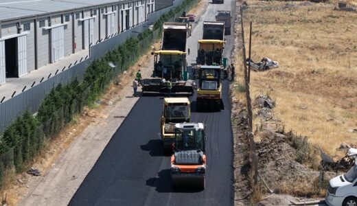 Büyükşehir, Dulkadiroğlu Gençosman’da Asfalt Mesaisini Sürdürüyor.
