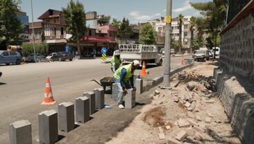 Girne Caddesi’nde Dönüşüm Sürüyor; Asfaltın Ardından Yürüyüş Yolları Yapılıyor.