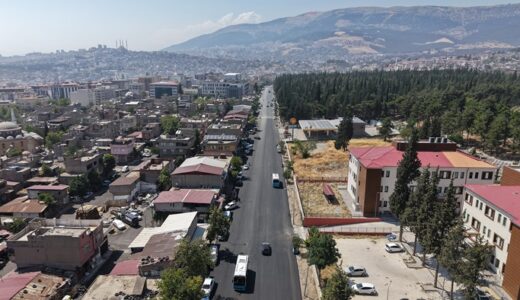 Büyükşehir, Şeyh Adil ve Girne Caddelerini Sıcak Asfaltla Yeniledi.