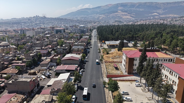 Büyükşehir, Şeyh Adil ve Girne Caddelerini Sıcak Asfaltla Yeniledi.