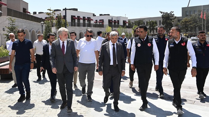 Vali Ünlüer ve Başkan Görgel, Trabzon Caddesi ile Demirciler Çarşısı’nda İncelemelerde Bulundu.