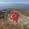 Dünyanın en büyük Türk Bayrağı, yeniden ilk günkü görkemine kavuştu.