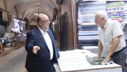BAŞKAN AKPINAR, RESTORASYONU TAMAMLANAN TARİHÎ KAPALI ÇARŞIDA ESNAFLA BULUŞTU.