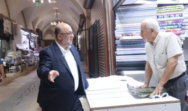 BAŞKAN AKPINAR, RESTORASYONU TAMAMLANAN TARİHÎ KAPALI ÇARŞIDA ESNAFLA BULUŞTU.