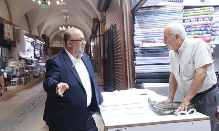 BAŞKAN AKPINAR, RESTORASYONU TAMAMLANAN TARİHÎ KAPALI ÇARŞIDA ESNAFLA BULUŞTU.