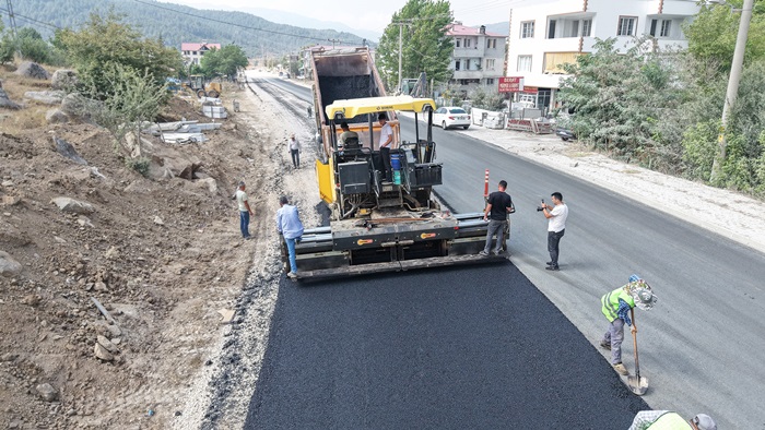 Büyükşehir, Andırın’da Yol Yatırımlarını Artırarak Sürdürüyor.