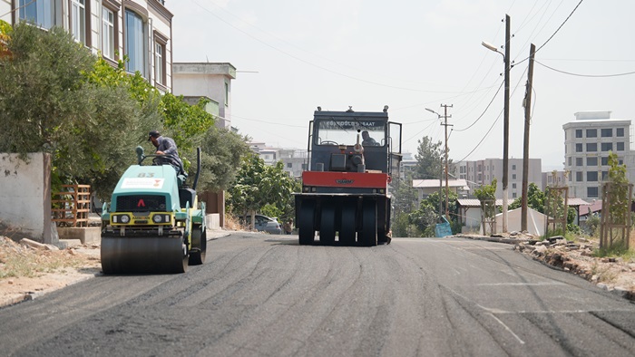 Büyükşehir’in Aslanbey Mahallesi’nde Asfalt Mesaisi Sürüyor.