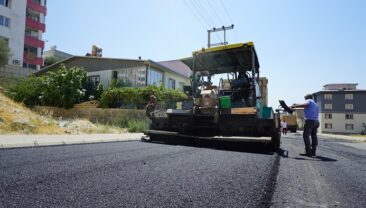 Büyükşehir, Dulkadiroğlu’nda Mehmet Esenceli Caddesi’nin Asfaltını Yeniliyor.