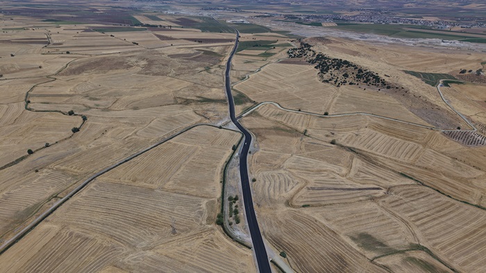 Büyükşehir’den Dulkadiroğlu Kırsalına Değer Katan Yol Yatırımı.