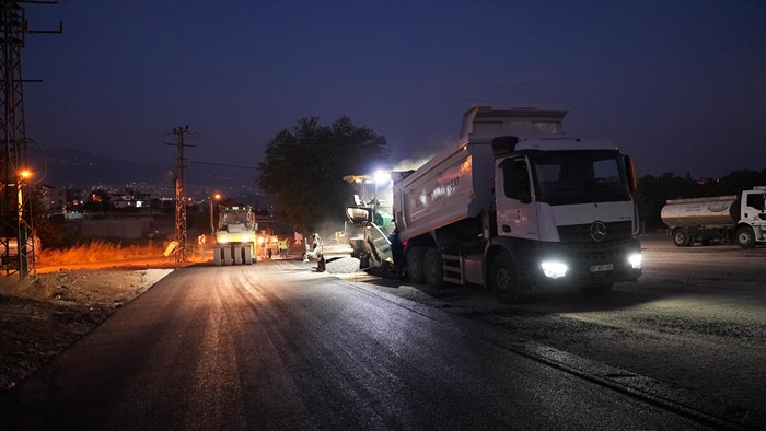 Batı Mahallelerinin Ulaşımına Güç Katacak 30 Metrelik Bulvarda Sıcak Asfalta Başlandı.