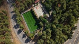 Büyükşehir, Türkoğlu’ndaki Halı Sahayı Yenileyerek Gençlere Kazandırıyor.