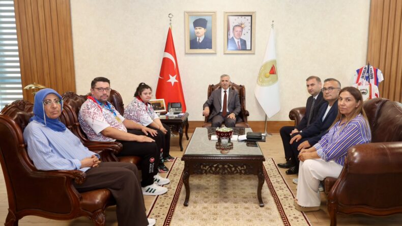 Vali Ünlüer, Milli Sporcumuz Zeynep Sude Bilginer’i kabul etti.