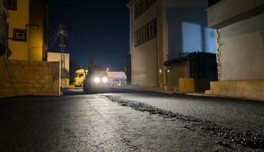 Büyükşehir’den Dulkadiroğlu Yahya Kemal’de Gece Asfalt Mesaisi.